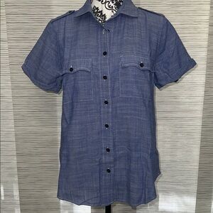 GAP Women's‎ Light Blue Short Sleeve Shirt Sz. M